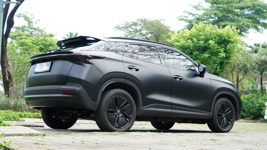 Modifikasi Omoda 5 Stealth Look: Wrapping Matte Black & Chrome Delete