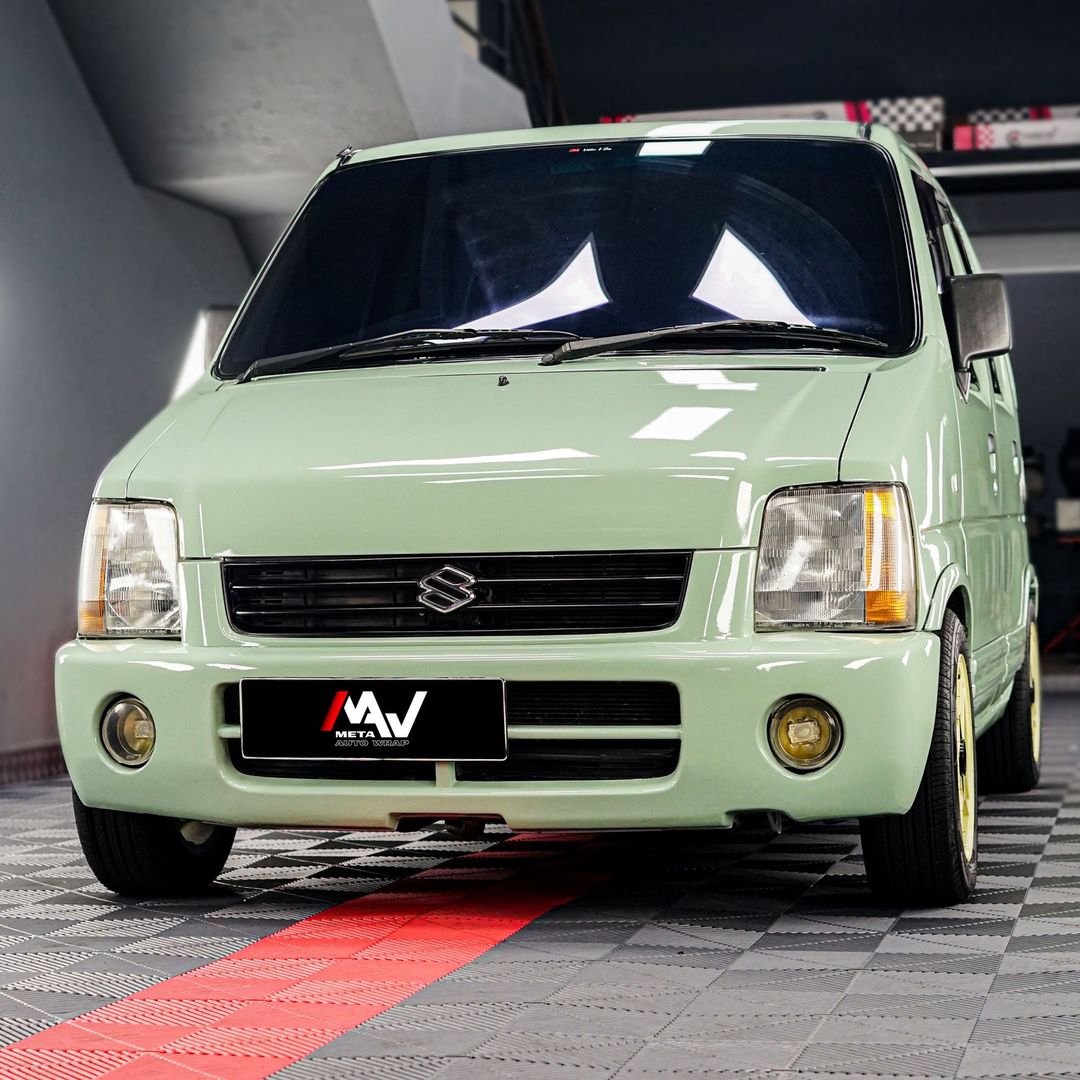 Transformasi Suzuki Karimun dengan Wrapping Stiker