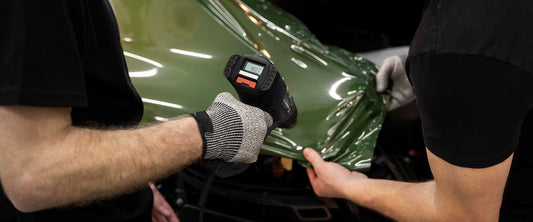 Mana yang Lebih Baik untuk Mobil Anda: Wrapping Stiker atau Coating?