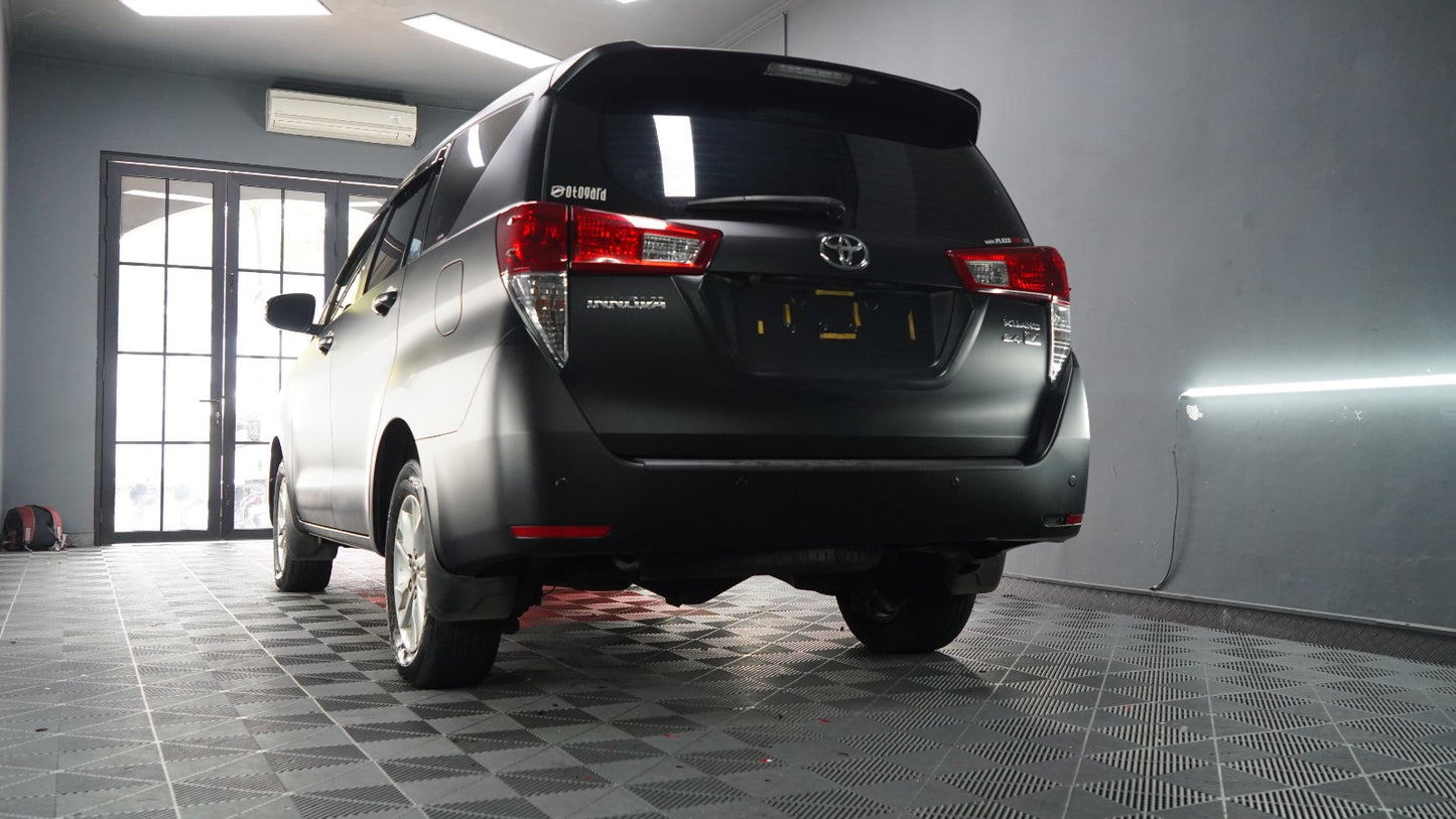 Jasa Wrapping Stiker Jakarta Hitam Doff untuk Toyota Innova