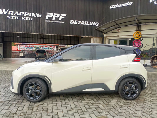 Wrapping Stiker Two Tone BYD Atto 1 Black Piano Premium | Meta Autowrap