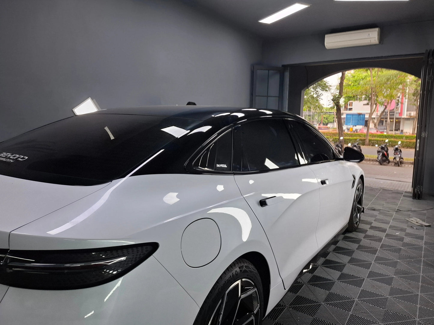 Jasa Wrapping Stiker Two Tone untuk BYD Seal