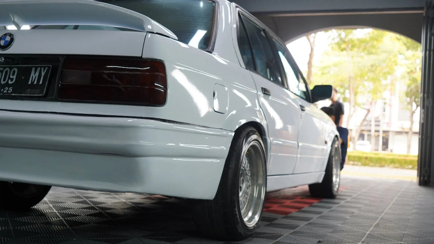 Jasa Wrapping Mobil Putih Glossy: Pilihan Elegan untuk Tampilan Kendaraan yang Berkelas