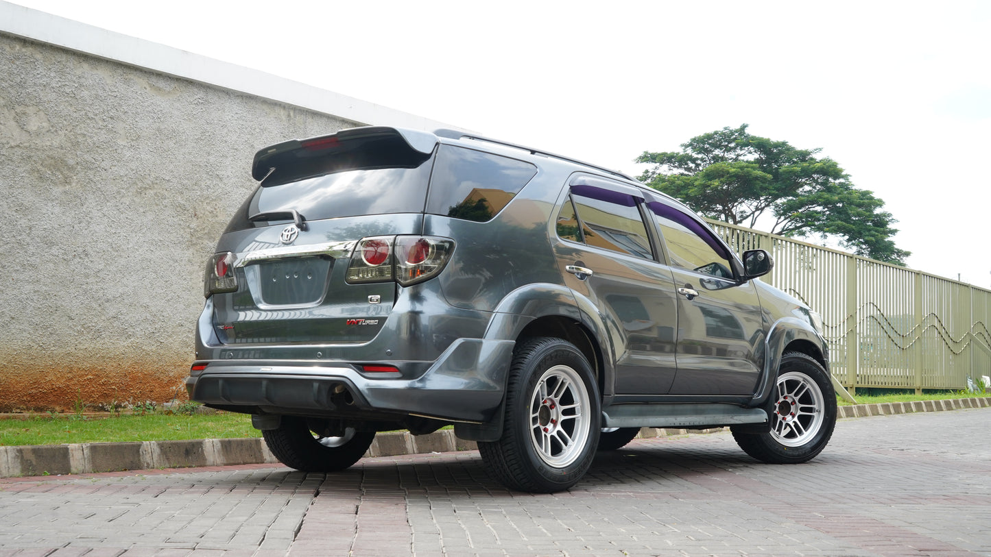 Modifikasi Fortuner Elegan dengan Wrapping Satin Metallic Coal Grey