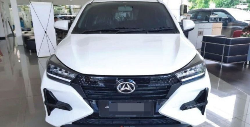 Jasa Wrapping Stiker Daihatsu Ayla 1.0 Glossy White Pearl - Meta Autowrap