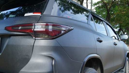 Toyota Fortuner Wrapping Stiker Full Body Fanchi Frosted Black Bertekstur Raptor