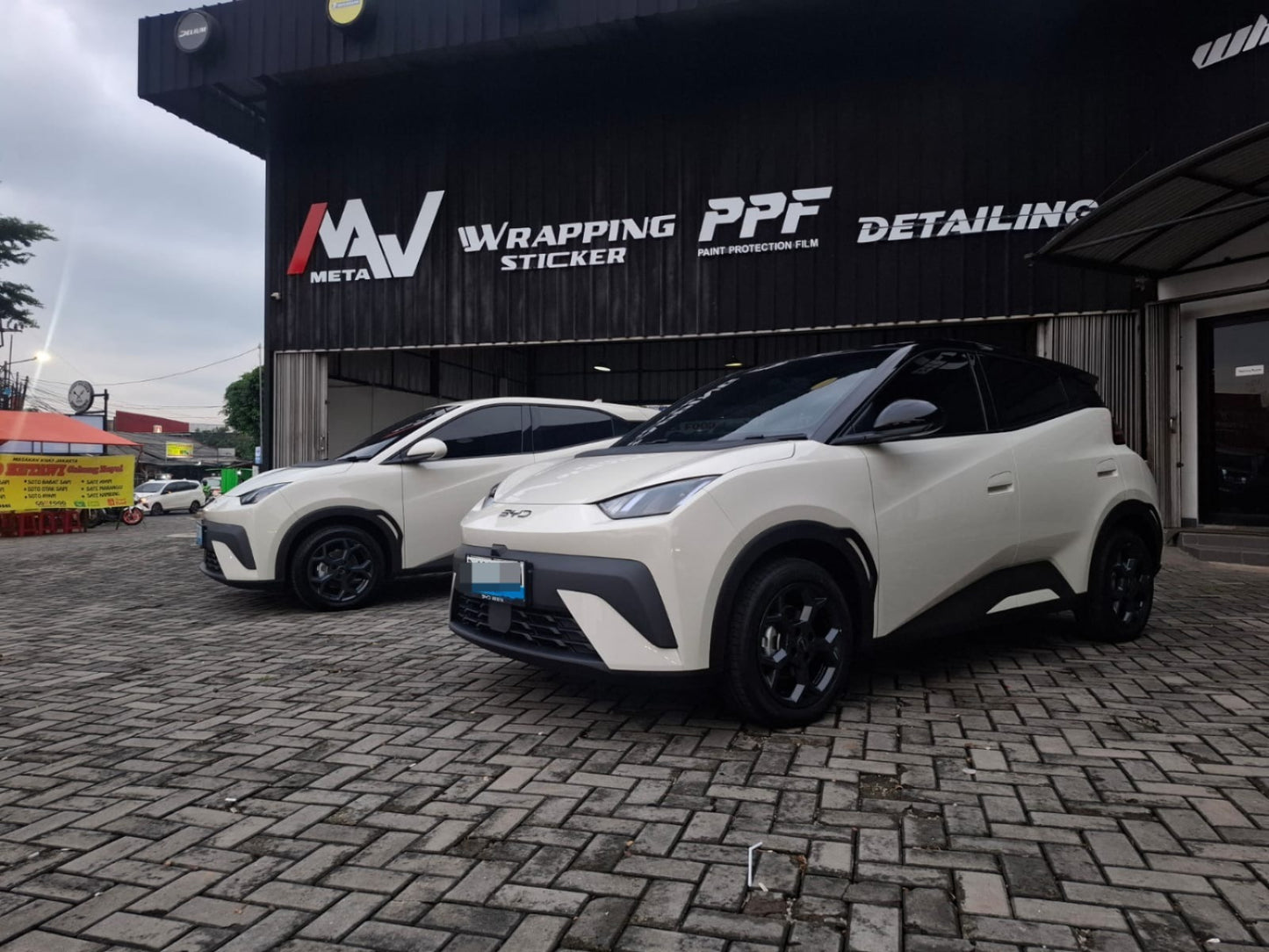 Wrapping Stiker Two Tone BYD Atto 1 Black Piano Premium | Meta Autowrap