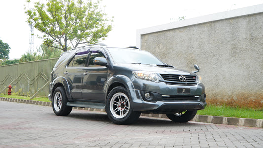 Modifikasi Fortuner Elegan dengan Wrapping Satin Metallic Coal Grey