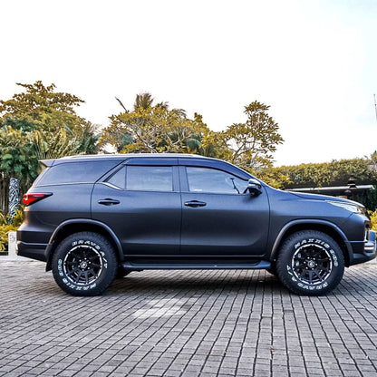 Jasa Wrapping Stiker Fortuner Menggunakan Warna Frosted Black dari Fanchi