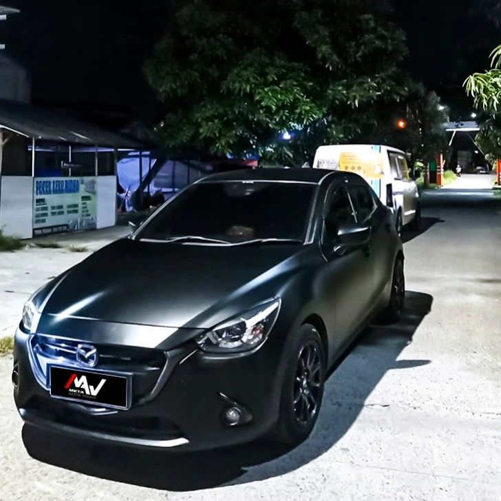 Jasa Wrapping Stiker Mazda 2 Menggunakan Bahan Maxdecal