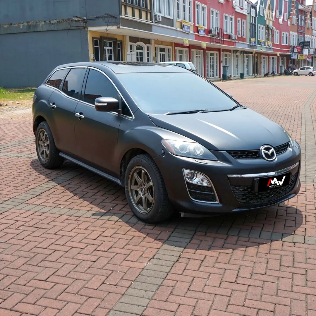 Wrapping Stiker Mazda CX-7 dengan Warna Hitam Doff | MaxDecal