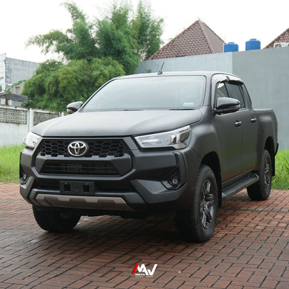 Mengubah Tampilan Toyota Hilux dengan Wrapping Stiker Frosted Black | Fanchi Premium