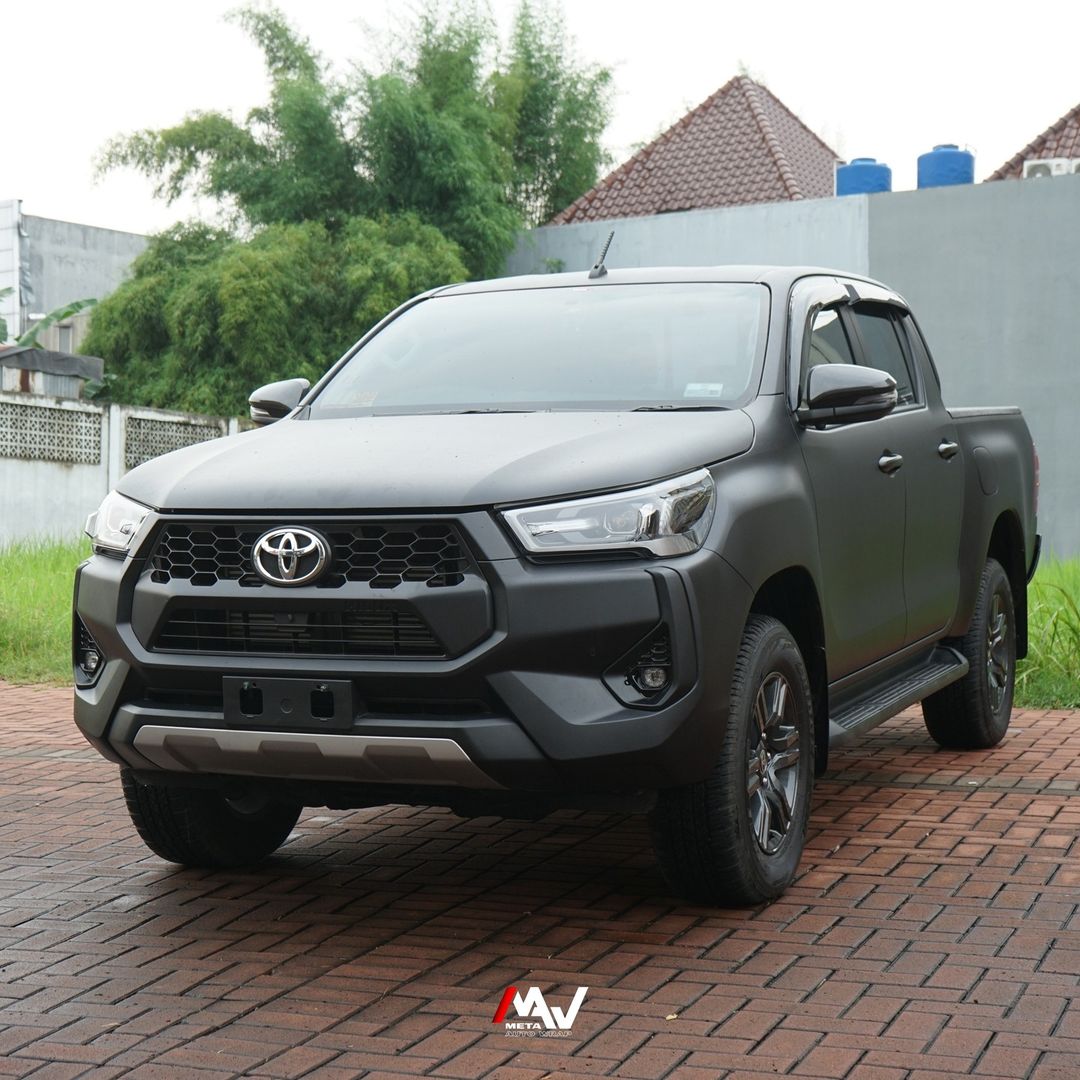 Jasa Wrapping Stiker Hilux 4x4 - Warna Hitam Doff dari Maxdecal | Meta Autowrap