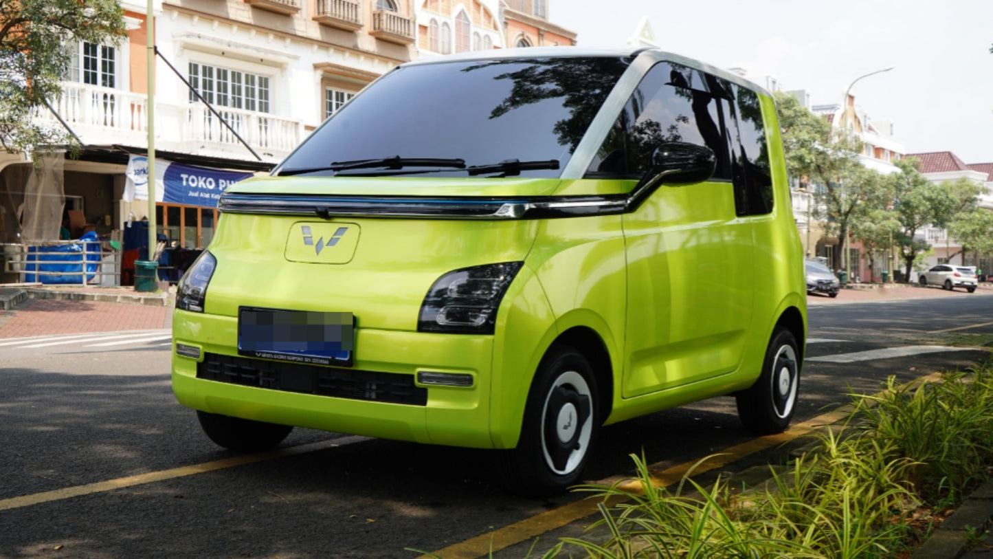 Wrapping Mobil Wuling Air EV Warna Magic Lemon & Aurora White