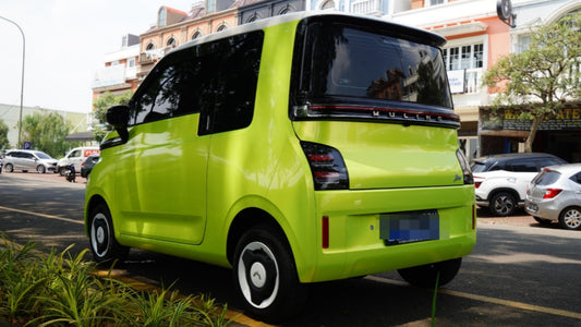 Wrapping Mobil Wuling Air EV Warna Magic Lemon & Aurora White
